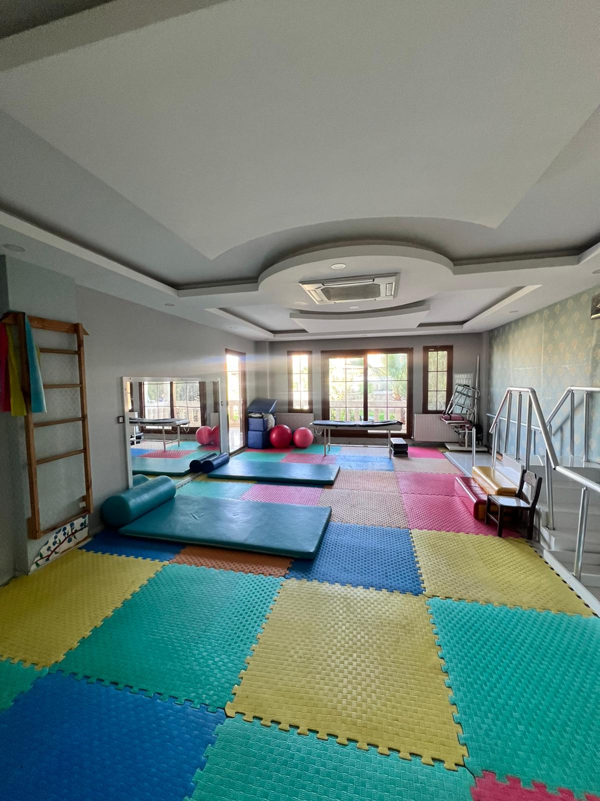 Biz Kimiz Fotoğrafı